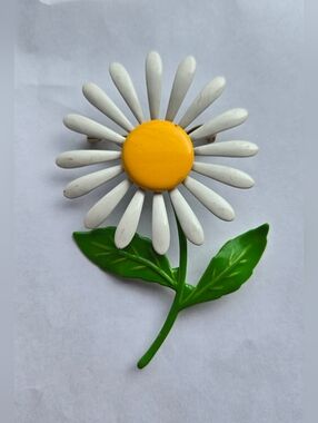 Vintage Mid Century Metal Enamel Flower Brooch White Daisy Yellow Center w/ Stem